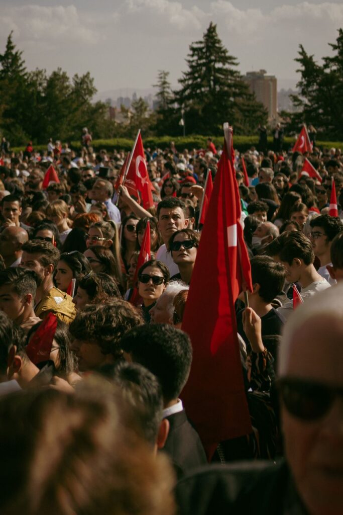Pengadilan Türkiye Mencopot Kepemimpinan Partai Oposisi Utama CHP