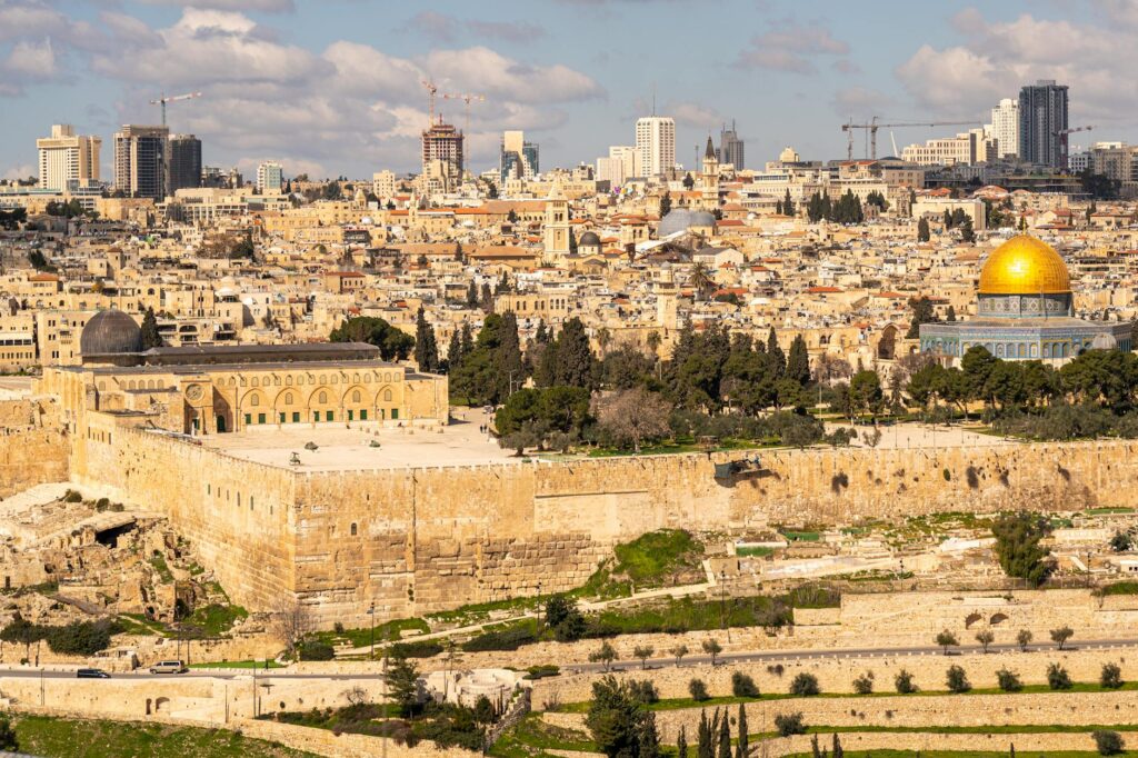 Tensi Global di Yerusalem: Penyerbuan Al-Aqsa hingga Krisis Diplomasi AS-Vatikan