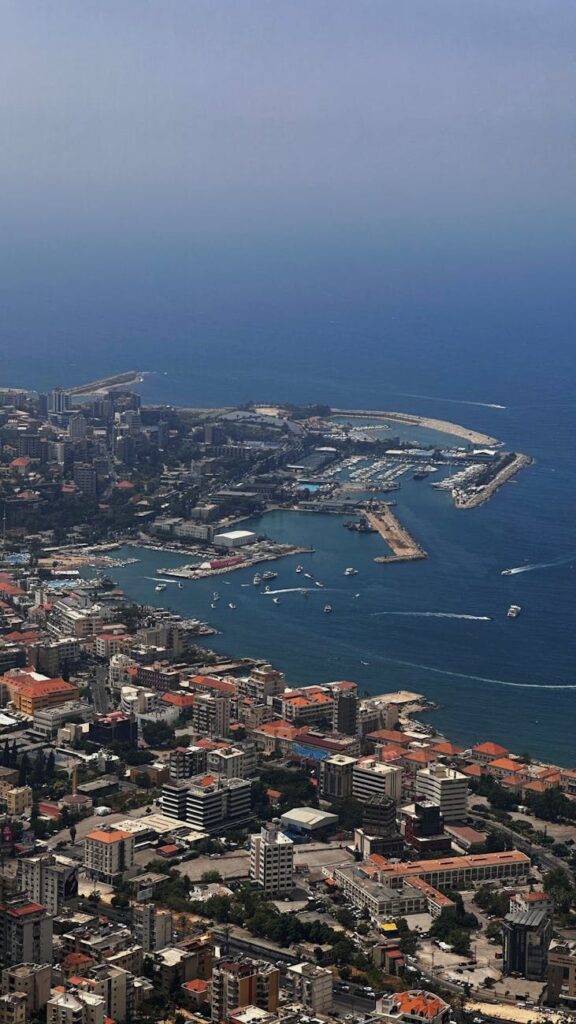 Serangan Udara Israel di Selatan Lebanon Menewaskan Sedikitnya Lima Orang, Hezbollah Balas dengan Roket