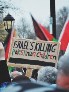 Self-engineered decay: Mengapa runtuhnya politik Israel tak terpisahkan dari kejahatan perang