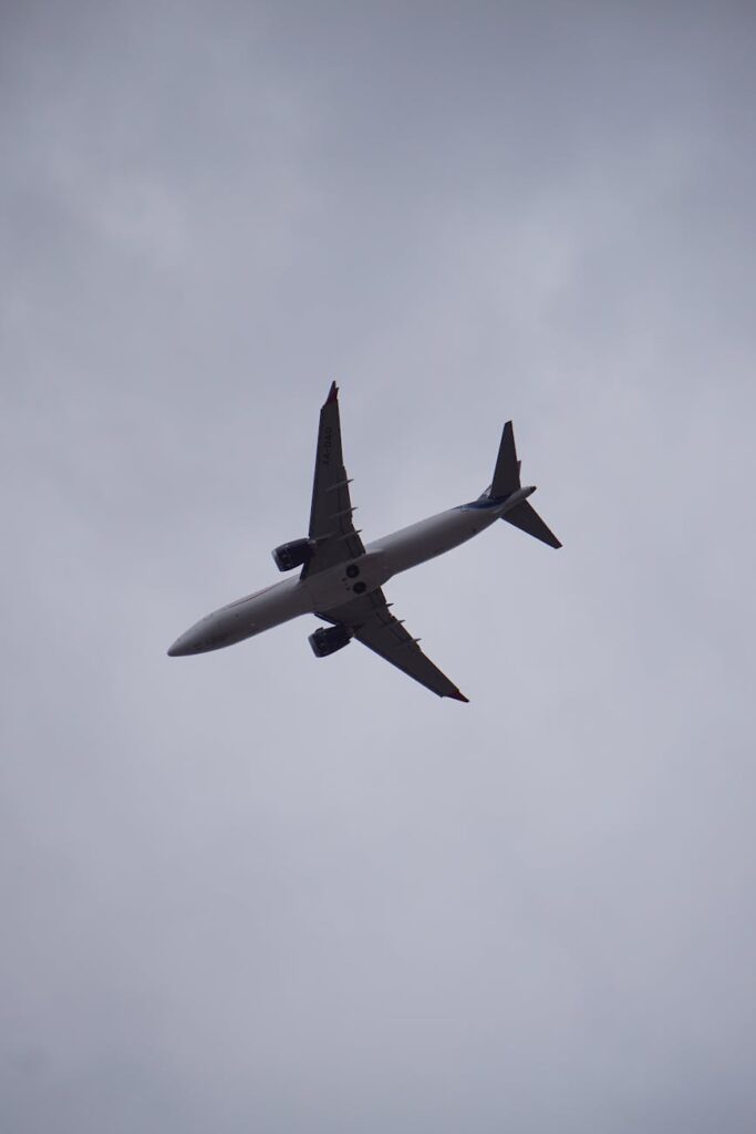 Frontier Airlines Tabrak Pendatang di Bandara Denver, Satu Orang Tewas