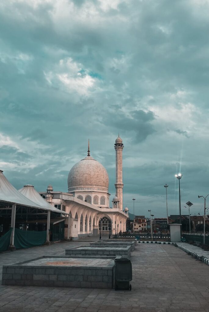 Tradisi Sufi di Kashmir: Harmoni Spiritual dan Budaya Melalui Qawwali di Dargah