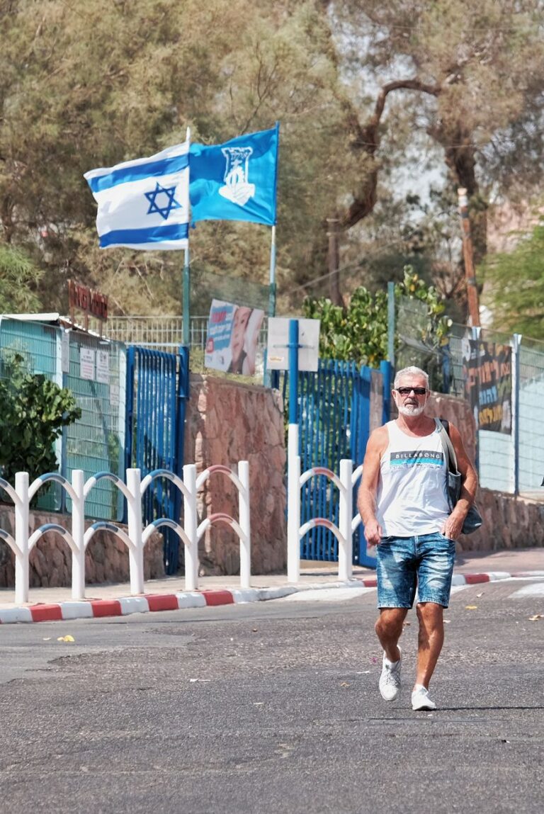 Serangan Israel di Bangunan Hunian Gaza City, 9 Warga Gugur