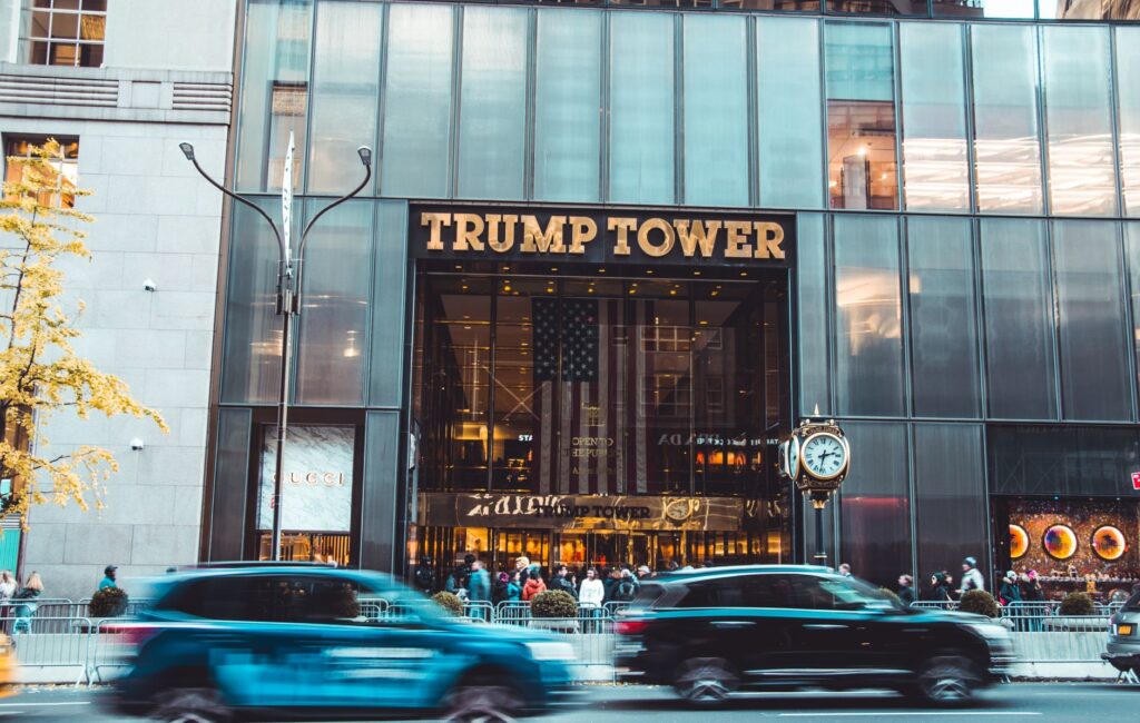 Trump Ancam Prancis dengan Tarif 100% atas Anggur karena Pajak Digital