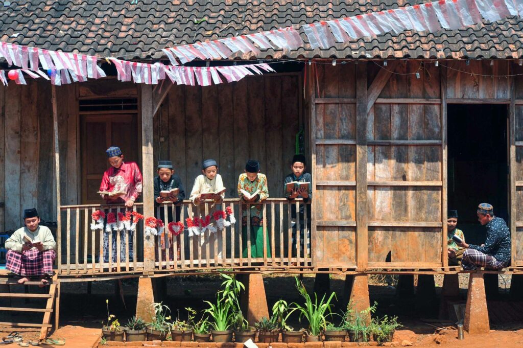 Slametan: Tradisi Jawa yang Menyatukan Islam dan Budaya Lokal dalam Kebersamaan