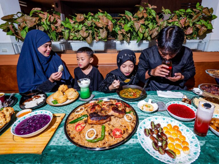 Wazwan: Warisan Kuliner Megah Kashmir yang Merayakan Kebersamaan dan Kehormatan