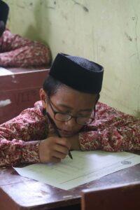 Perang, Penangkapan, dan Pembatasan: Ujian SMA Dimulai di Tepi Barat, Gaza, dan Al-Quds