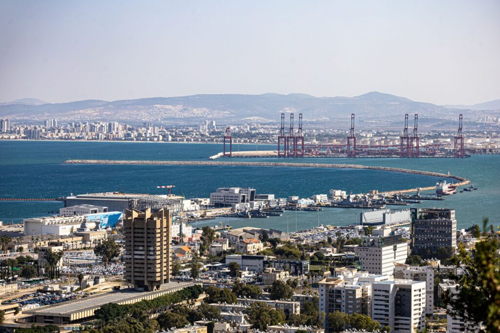 Iran Umumkan Penutupan Selat Hormuz Terkait Serangan Israel di Lebanon