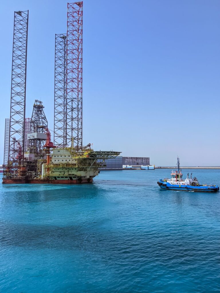 Kuwait Laporkan Serangan terhadap Pos Perbatasan dan Platform Minyak Lepas Pantai