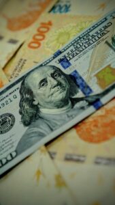 Dolar AS Turun Setelah AS Menangguhkan Serangan ke Iran
