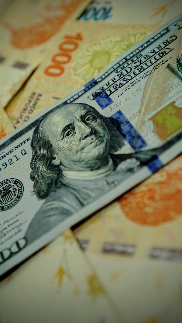 Dolar AS Turun Setelah AS Menangguhkan Serangan ke Iran