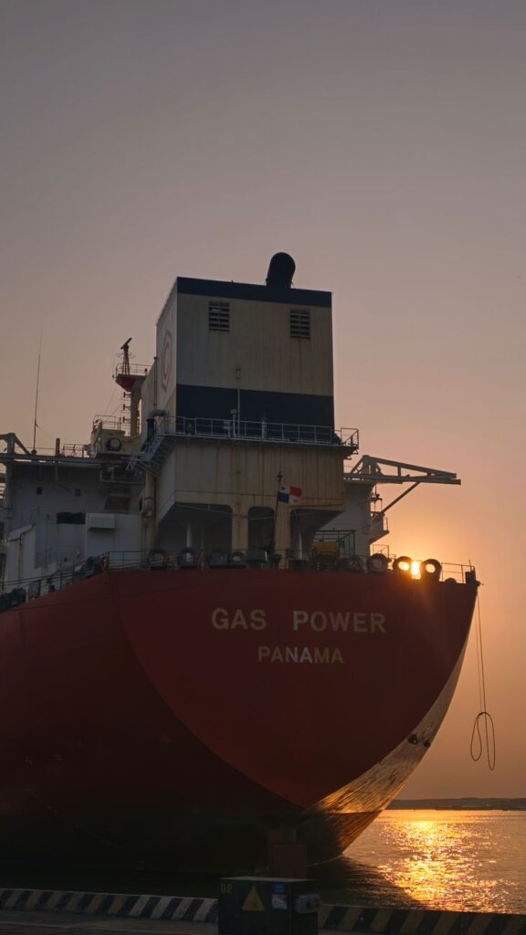 Presiden Mesir: Serangan terhadap Kapal Gas Sedang Diselidiki, Mendesak Deeskalasi Regional