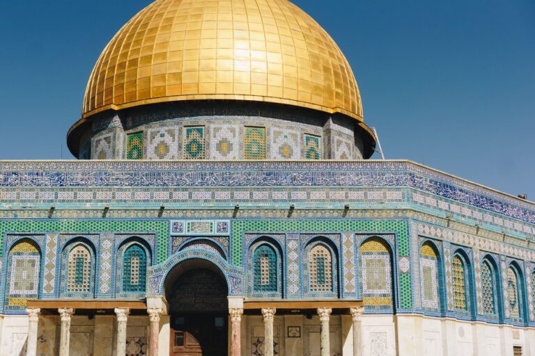 Gaza Hormati Anas al-Sharif dan Mohammed Qraiqea pada Peringatan Satu Tahun